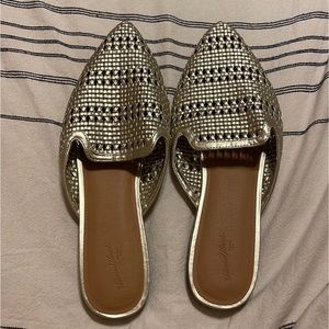 Universal Thread metallic slide sandals mules 9